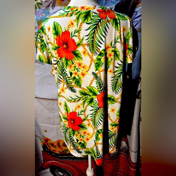 Hawaiian shirt - Picture 2 of 5